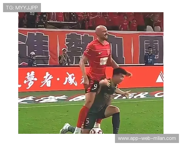 成都蓉城零罚分领跑,费利佩热身状态燃爆