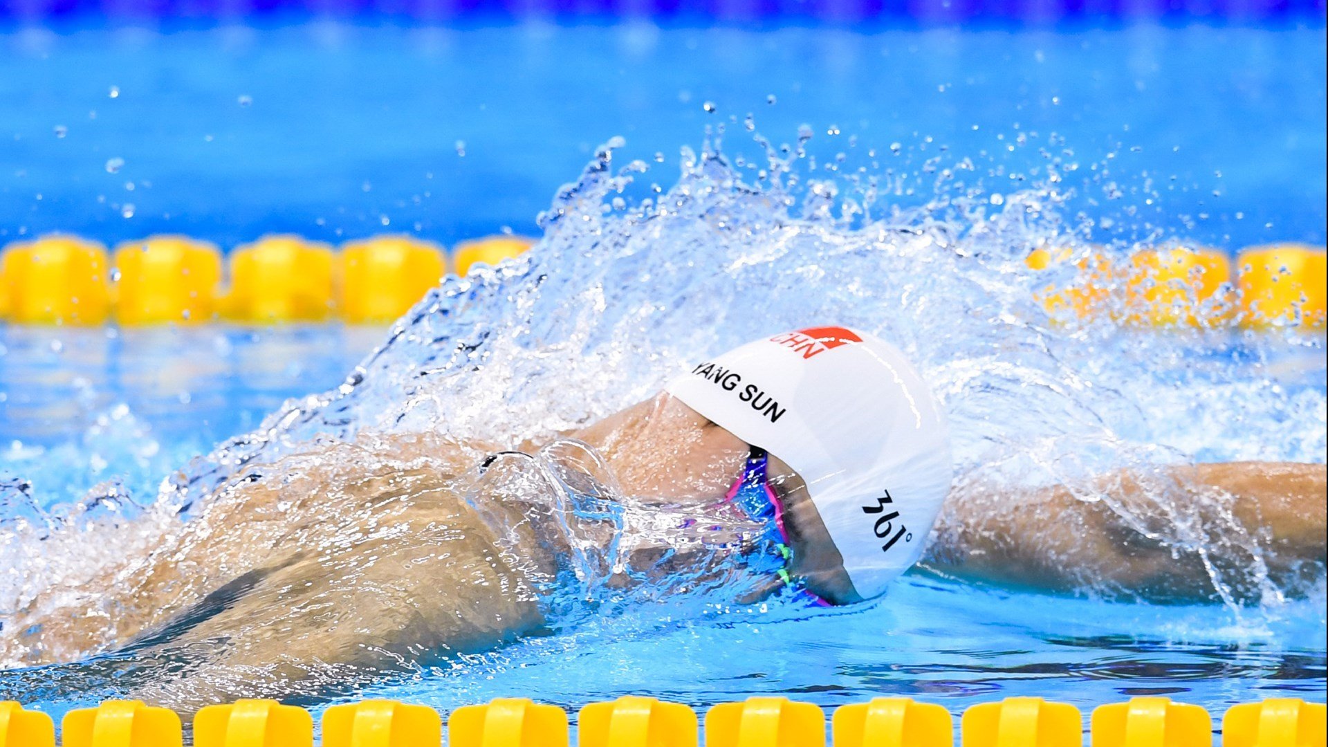 斯瓦泰克轻取对手,状态好得离谱,斯瓦泰克使用的球拍